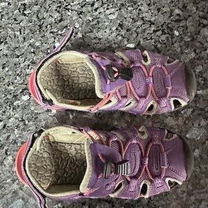 Dream Pairs - Closed-Toe Outdoor Summer Sandals - size 2